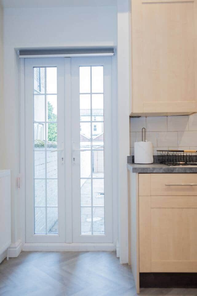 Kitchen with garden access in Apartment 1